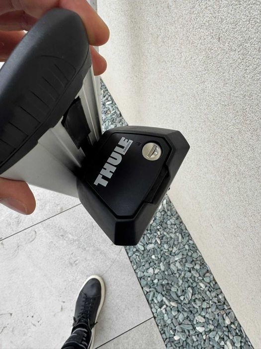 Set bare Thule WingBar Evo  + Thule Evo Raised Rail