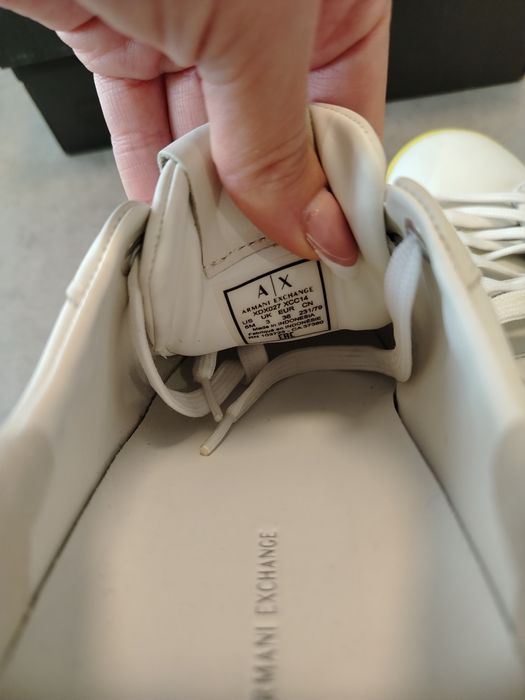 Бели сникърси Armani Exchange