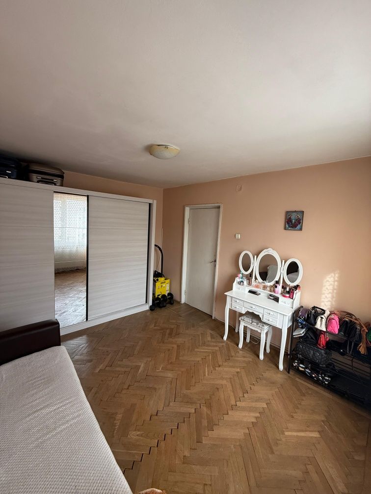 Apartament 3 camere 72 mp zona Grivitei