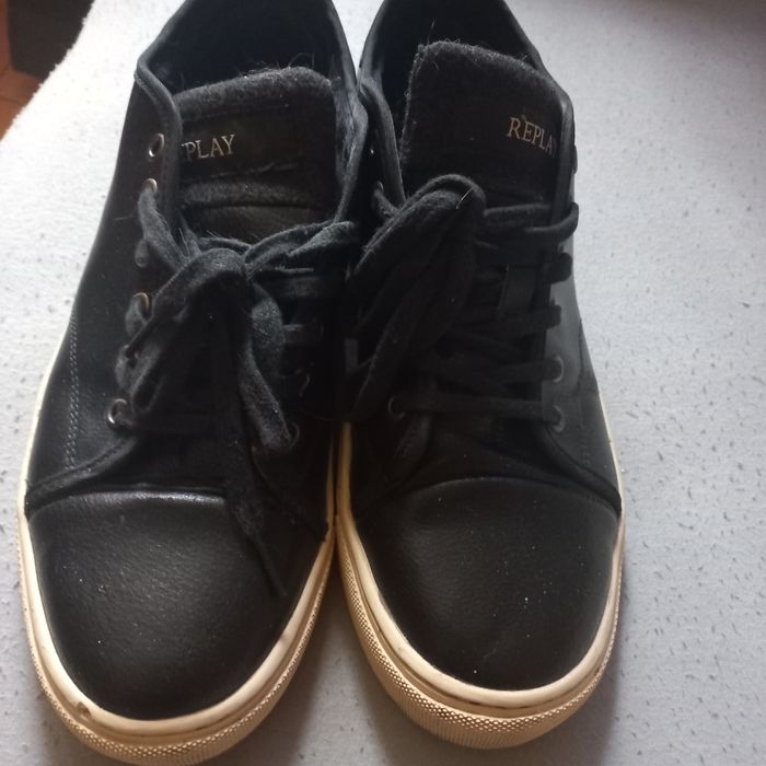 Vând adidasi Replay