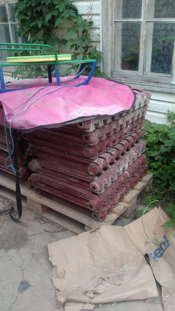 Продам чугунные батарей