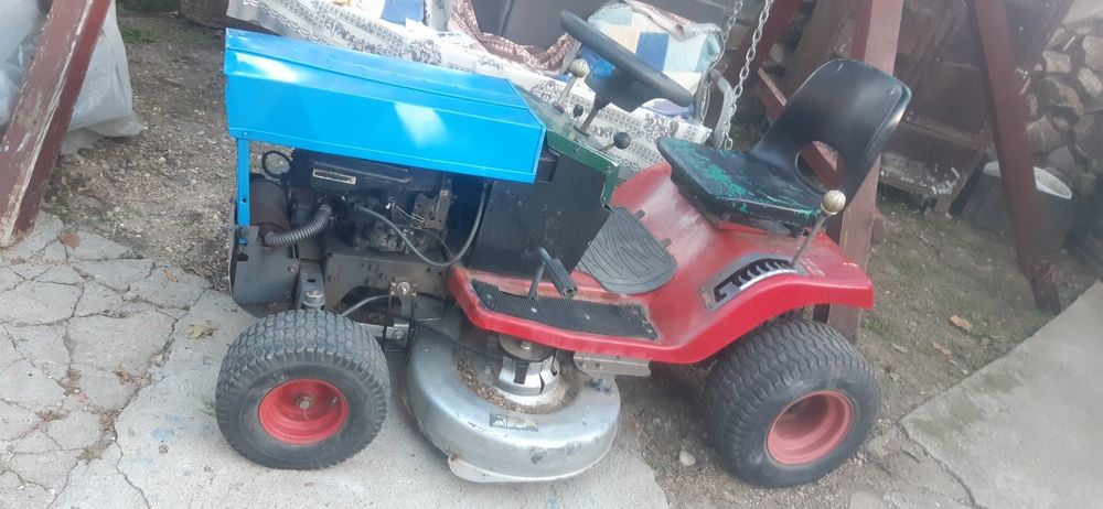 Vand schimb tractoras gazon..
