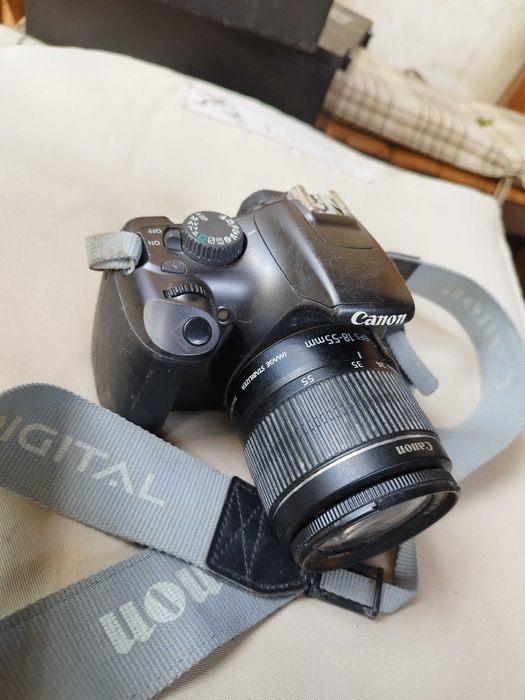 Canon EOS 1100D с обектив внос от Германия без батерия