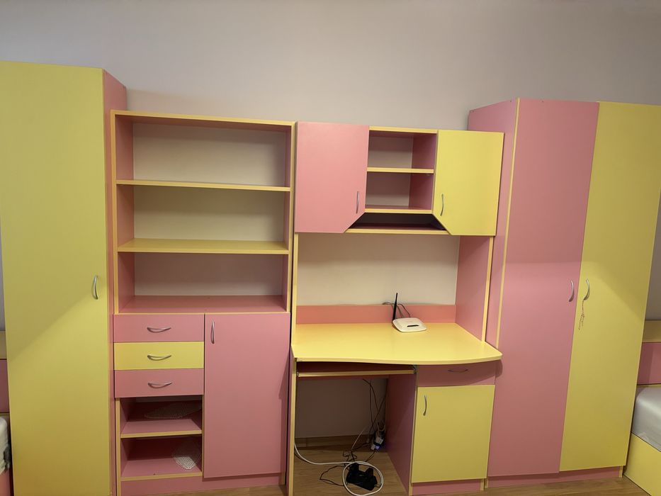 Секция с две единични легла