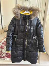 Зимняя куртка на 6-7-8 лет.