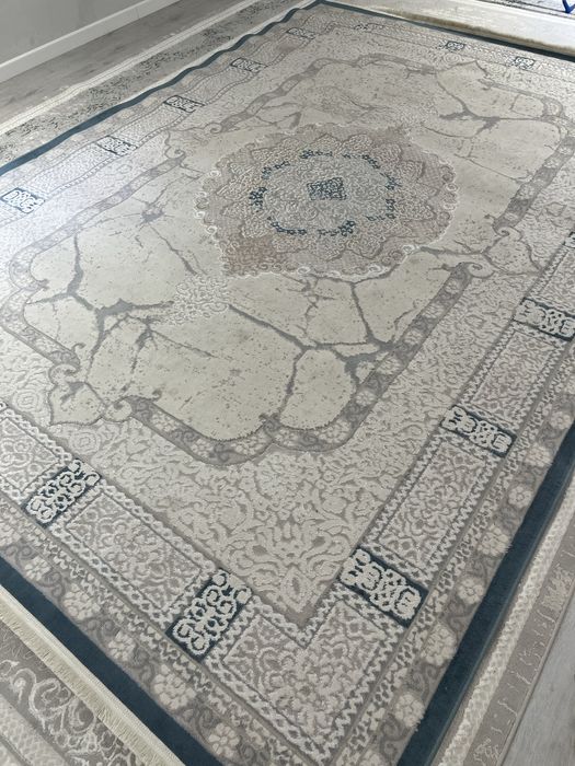 Продам ковер за хорошую цену. Размер 250*350. Турецкий