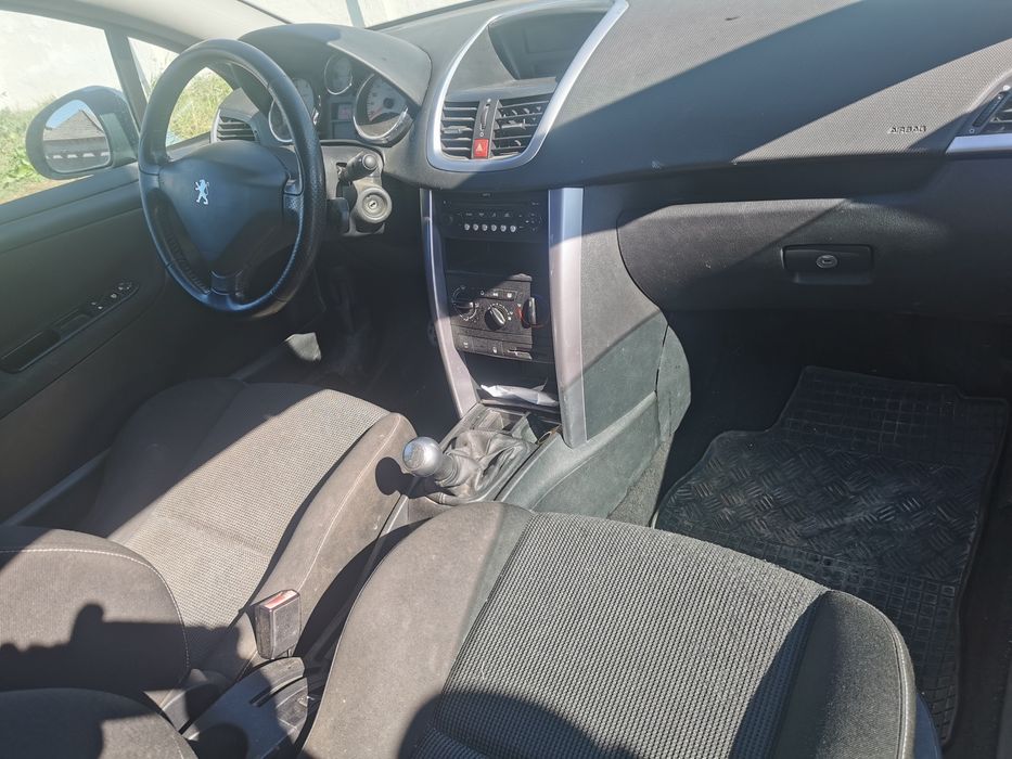 Peugeot 207 cabrio roșu