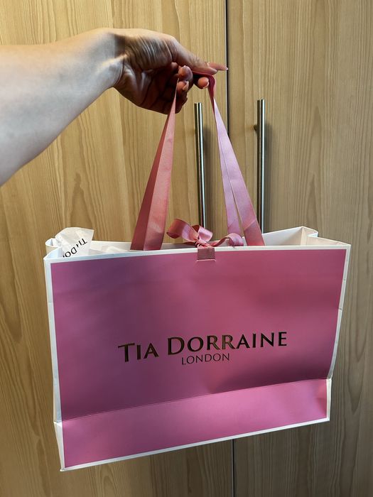 Маркова розова рокля с колан / Tia Dorraine