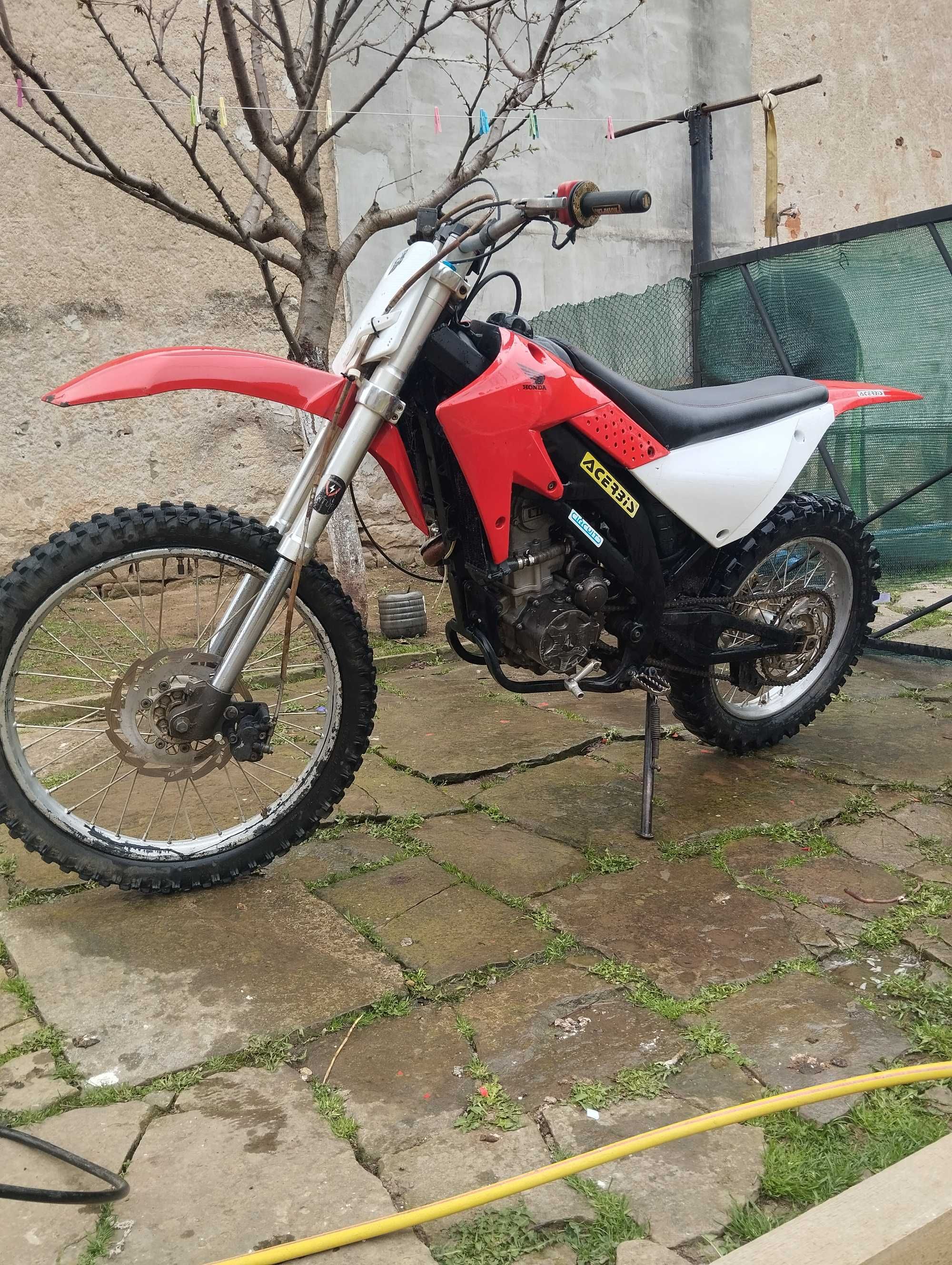 Продавам honda 250