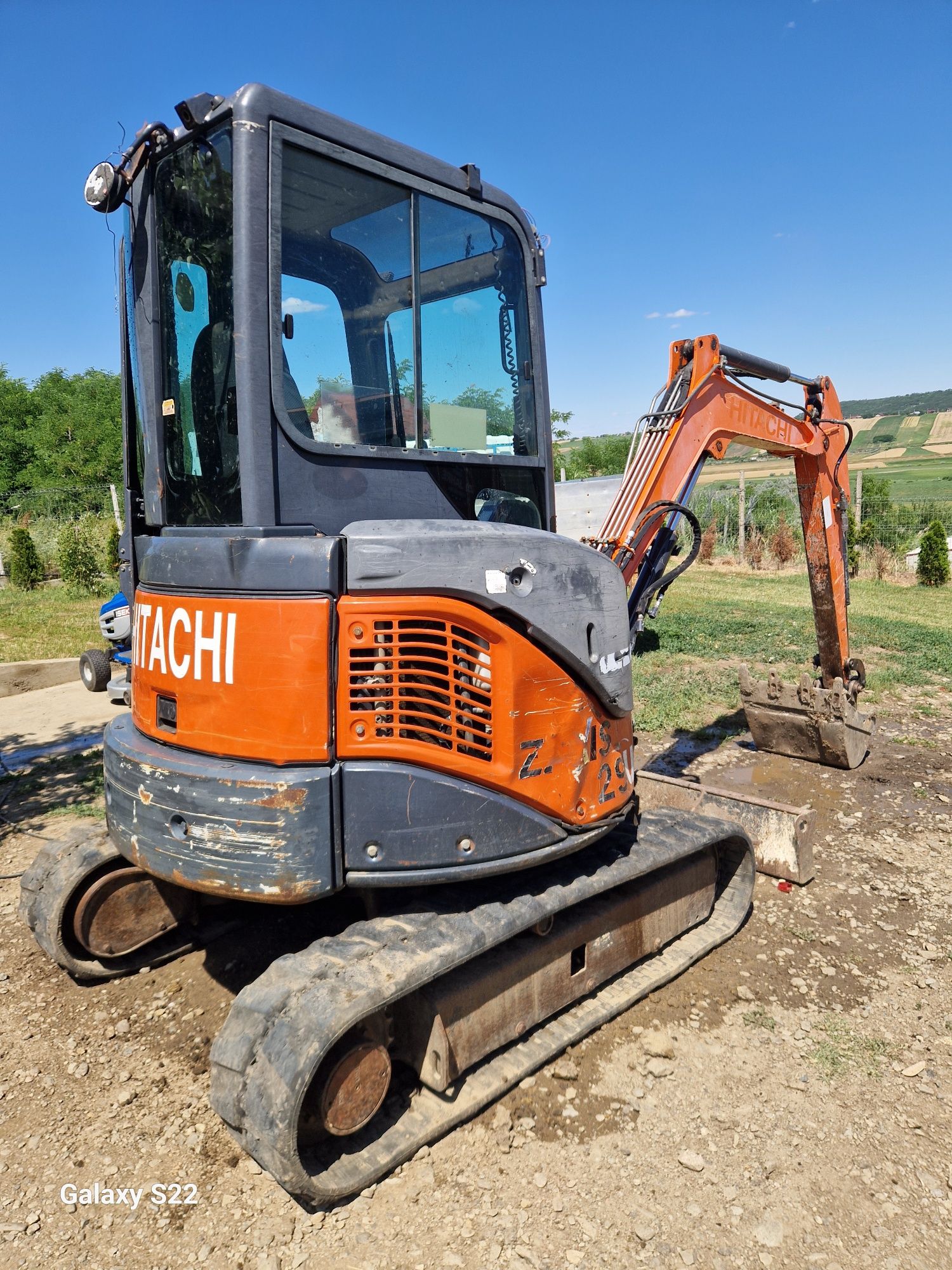Hitachi u29 si nissan cabstar