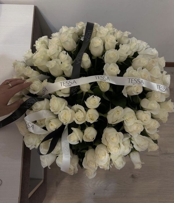 Продам метровые розы 101 шт все целые и свежий