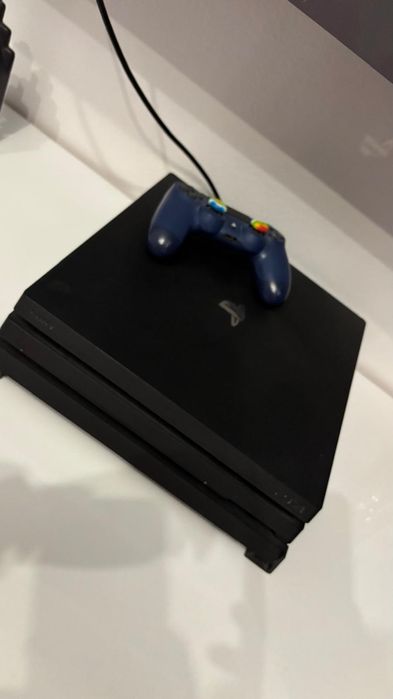 Vând PS4 SLIM de 1 TB  800 lei