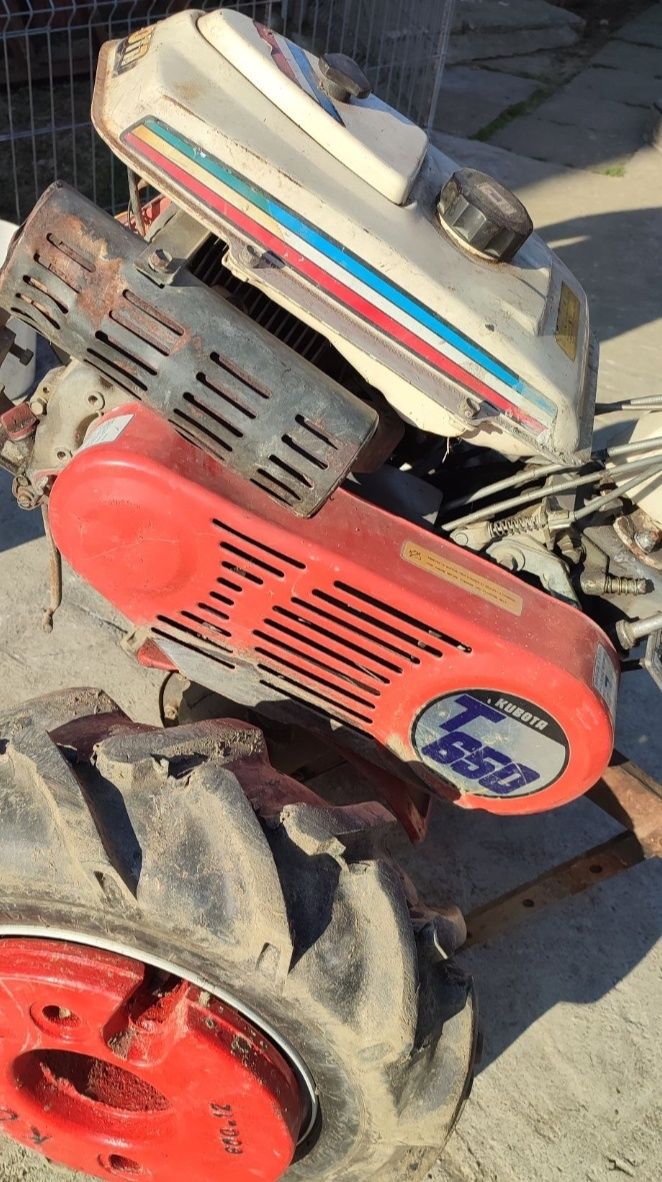 Vând tractor Kubota T650 de 8 CP în stare f bună de funcționare, an 20