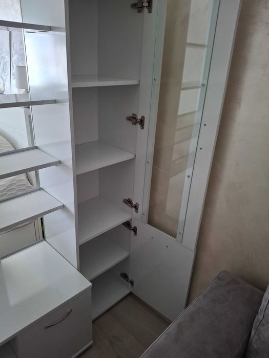 Секция бял гланц в много добро състояние