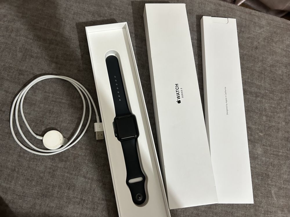 Продаю Apple Watch 3 series