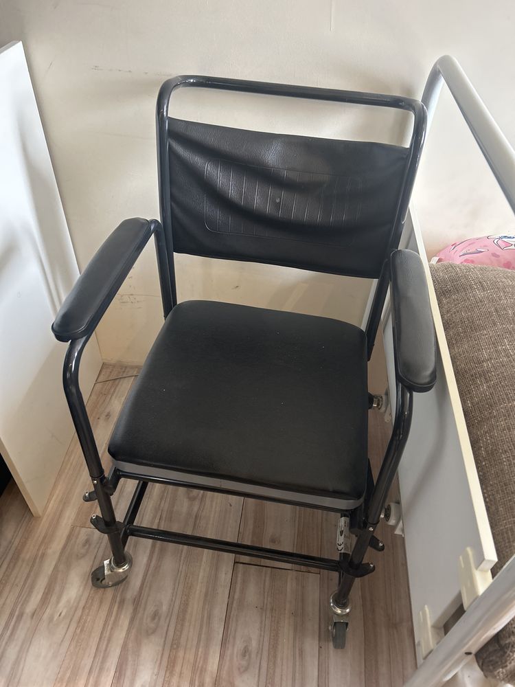 Механично болнично легло + инвалидна количка + стол за къпане и дюшек