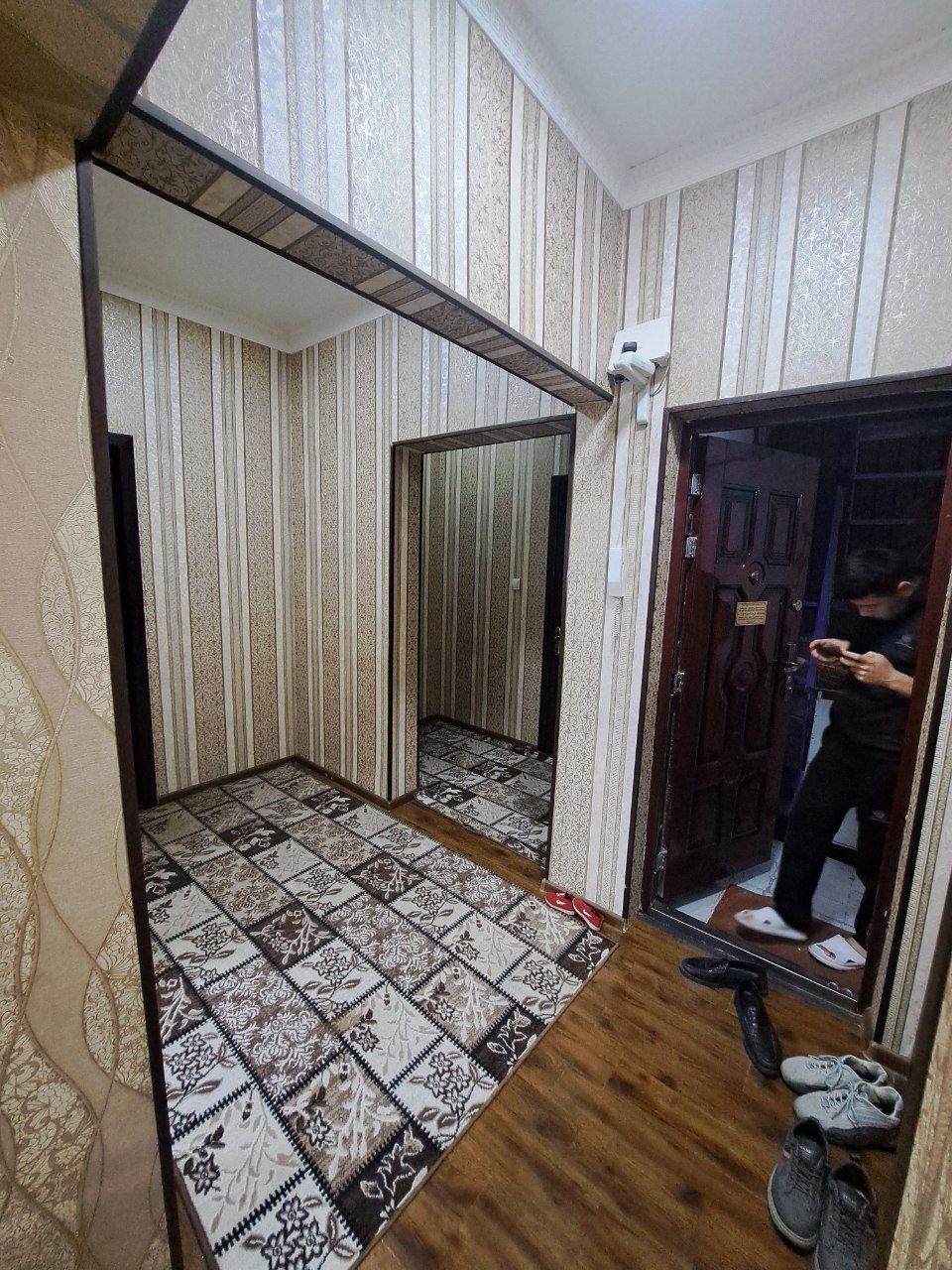 Чиланзар 24-квартал  .3/ 9/ 9/.  ( мебель + техника )