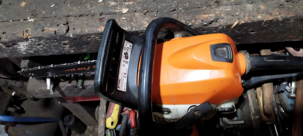 Vînd drujbă stihi 211.si motocositoare Husqvarna 128r