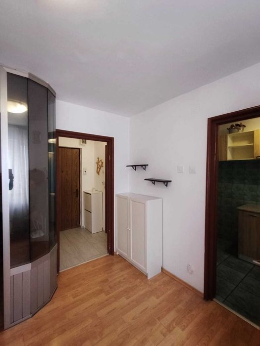 Inhiriez Garsonieră cu loc de parcare         Piața Sudului, București