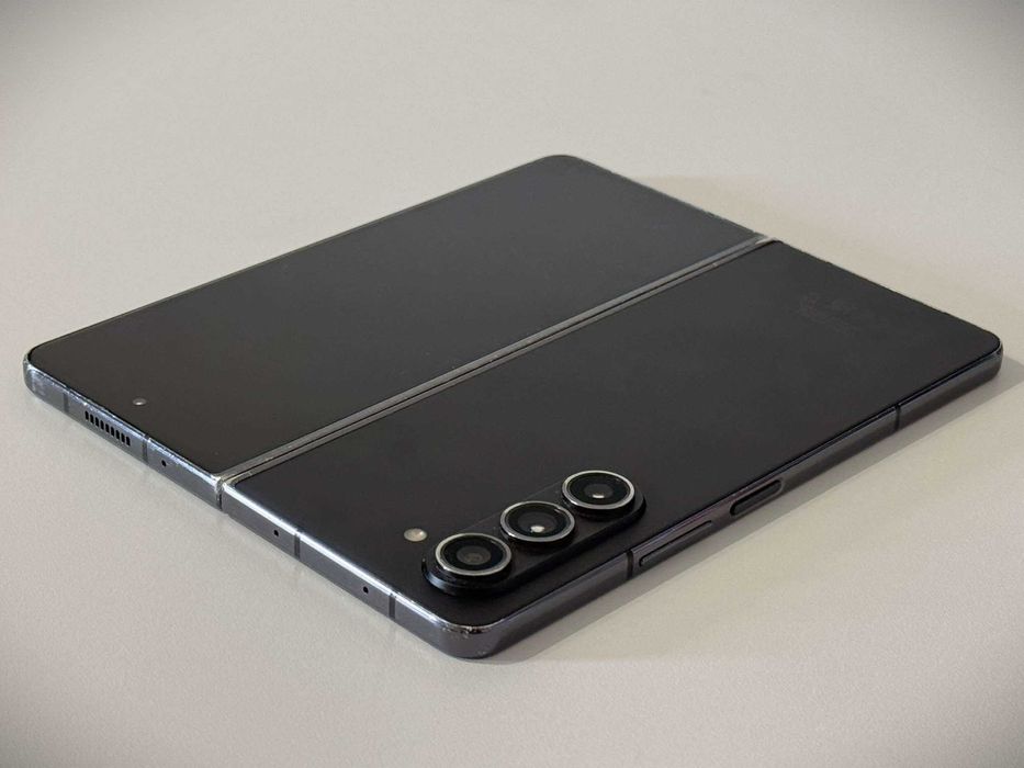 Бартер! Galaxy Z Fold 5 512GB Phantom Black (Черен)