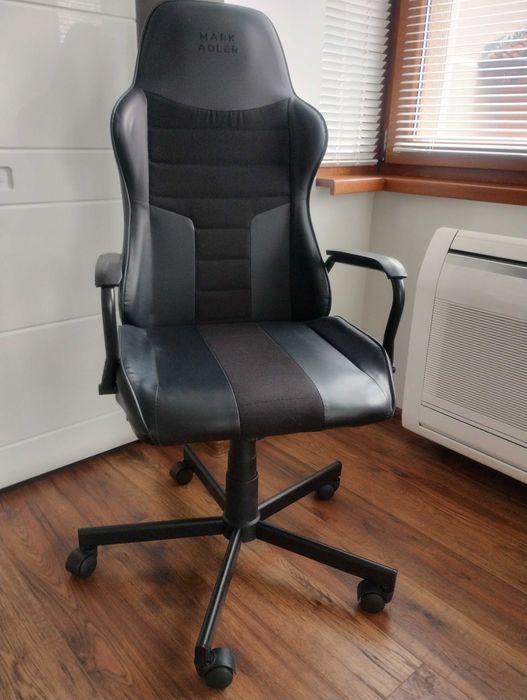 Офис стол Mark Adler