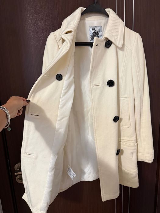 Палто на марката MNG