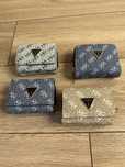 Портмонета на Guess