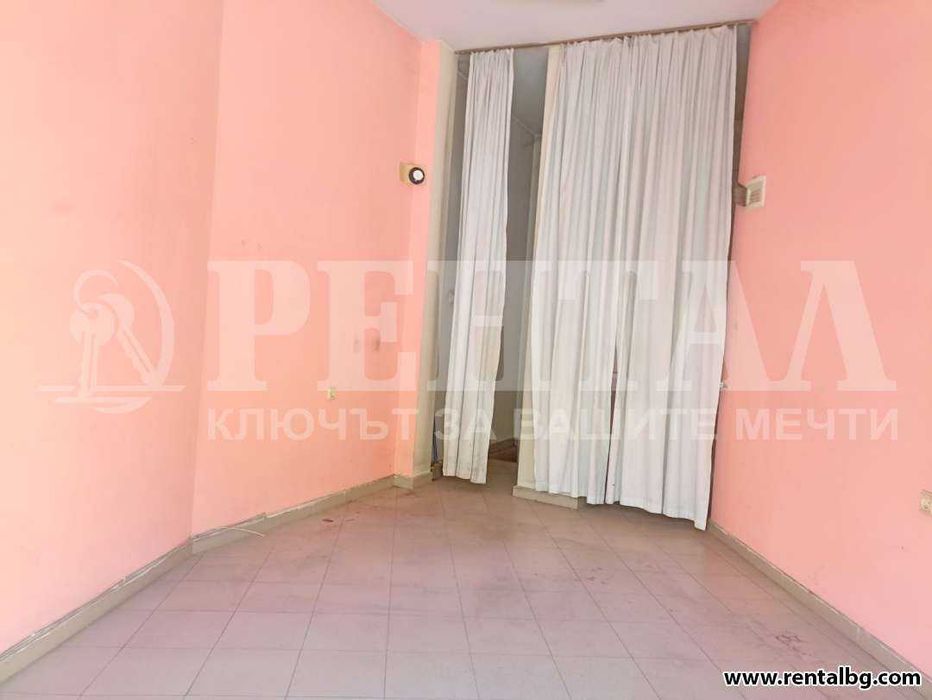 Дава се под наем Магазин в Пловдив, Център - 46 кв.м за 326.4 € - Снимка #3