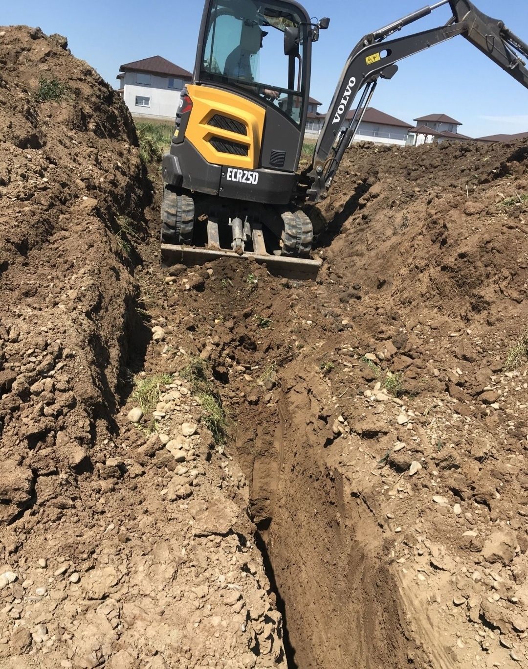 Executăm săpături.Miniexcavator de închiriat,burghiu,foreză