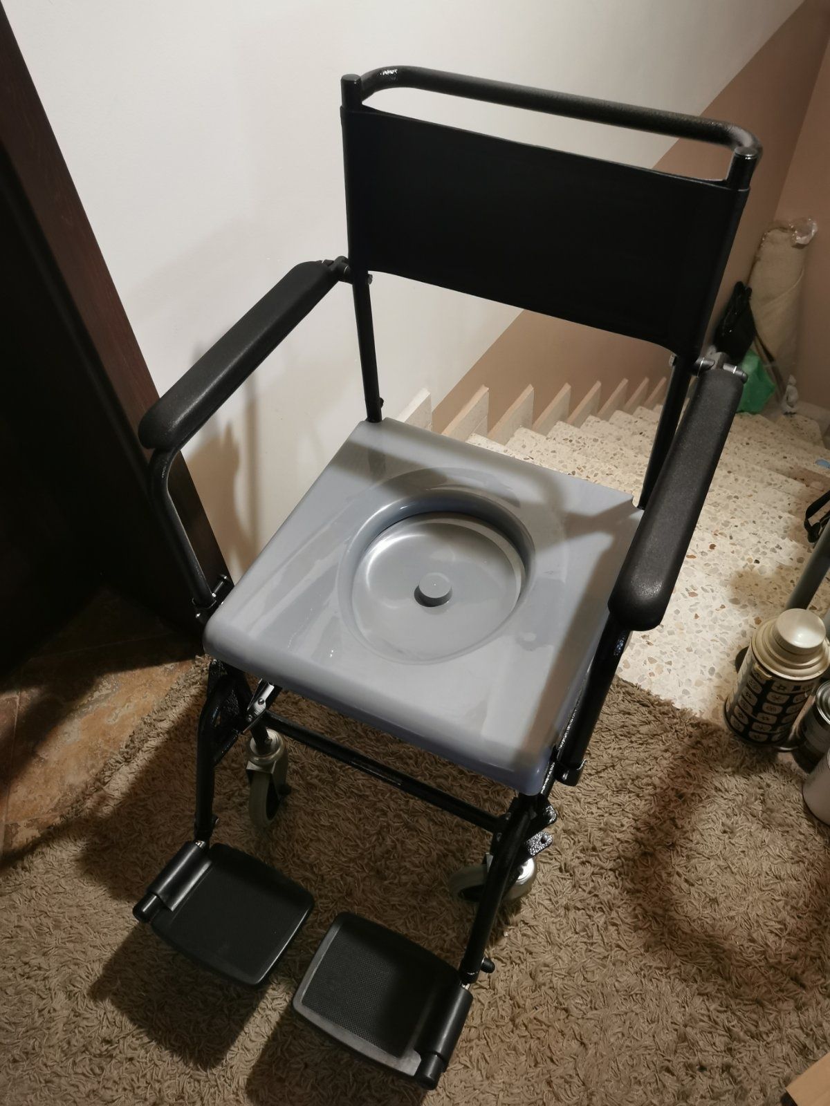 Тоалетен стол.  .