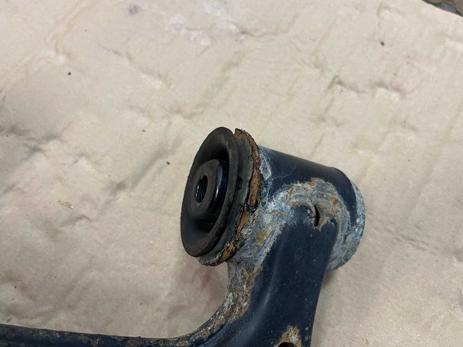 Преден десен носач за Mercedes E-class W210