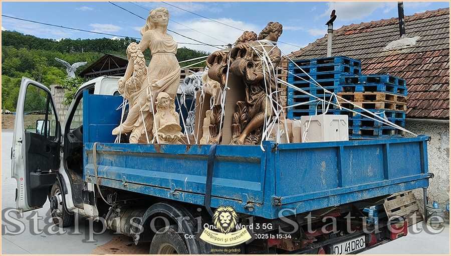 Statuete mari, din beton, pentru curte și grădină.