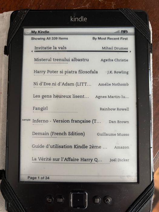 Vand Kindle din 2016, functional, are in memorie 277 carti