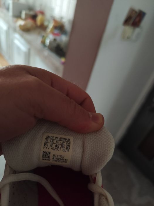 Adidași marca Adidas