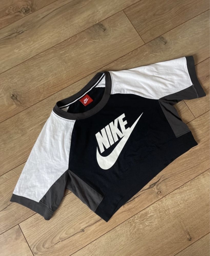 Tricou Nike crop top