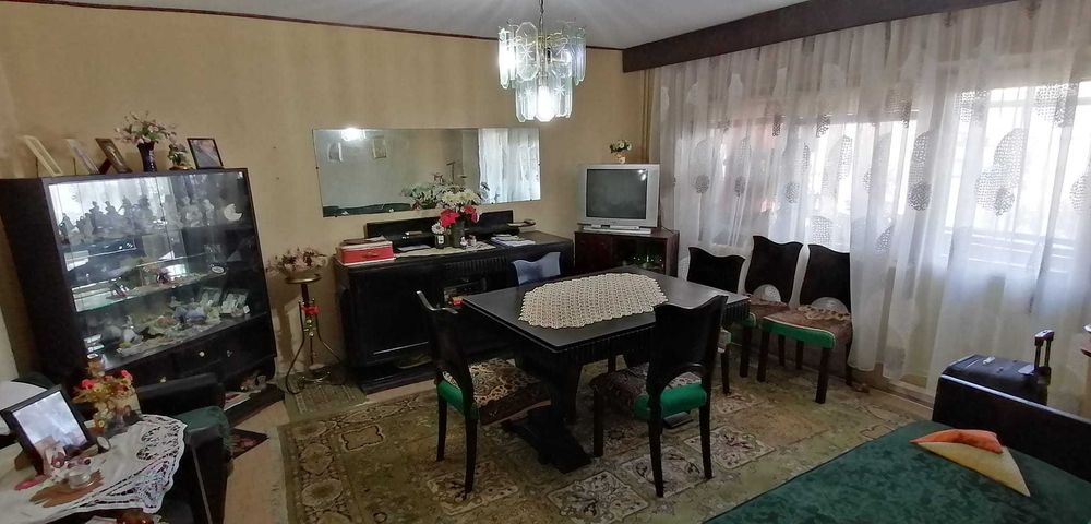 Mobila masiva lemn nuc