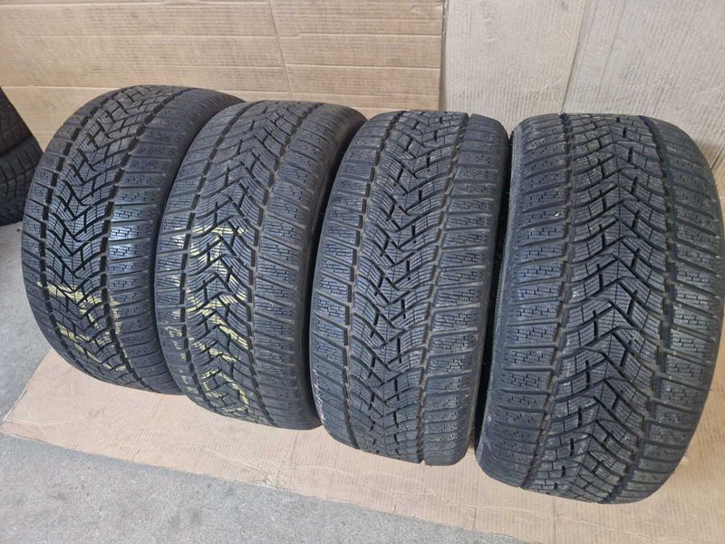 4 броя Dunlop R18 235/40/ 
зимни гуми 
DOT2720
