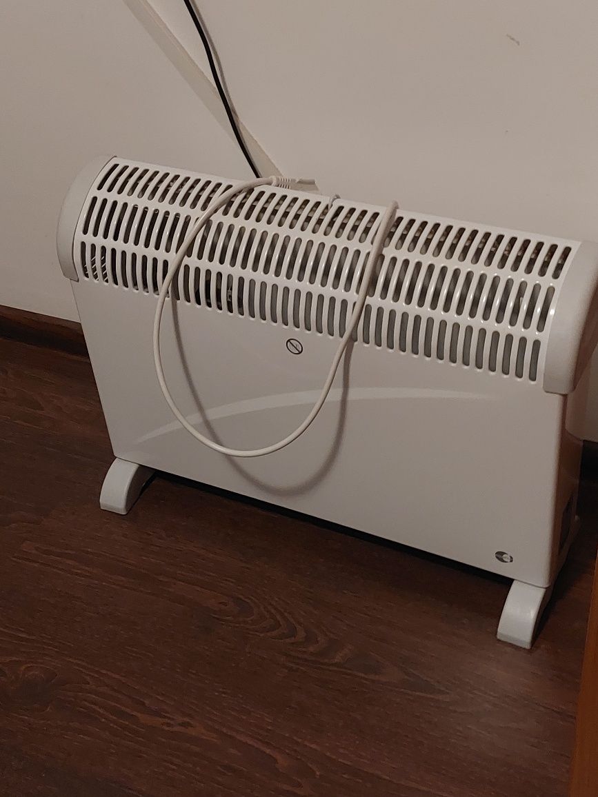 Vând radiator electric