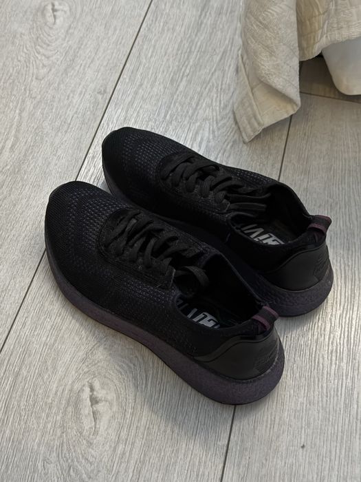 Женские спортивные кроссовки