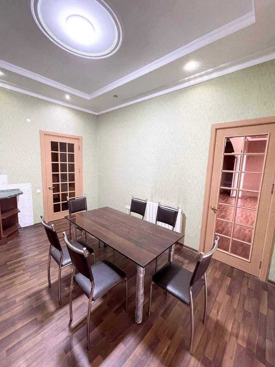 Госпитальный ул.Чехова банковская 4-комн 4/4 265 м² 3 с/у 2 уровня