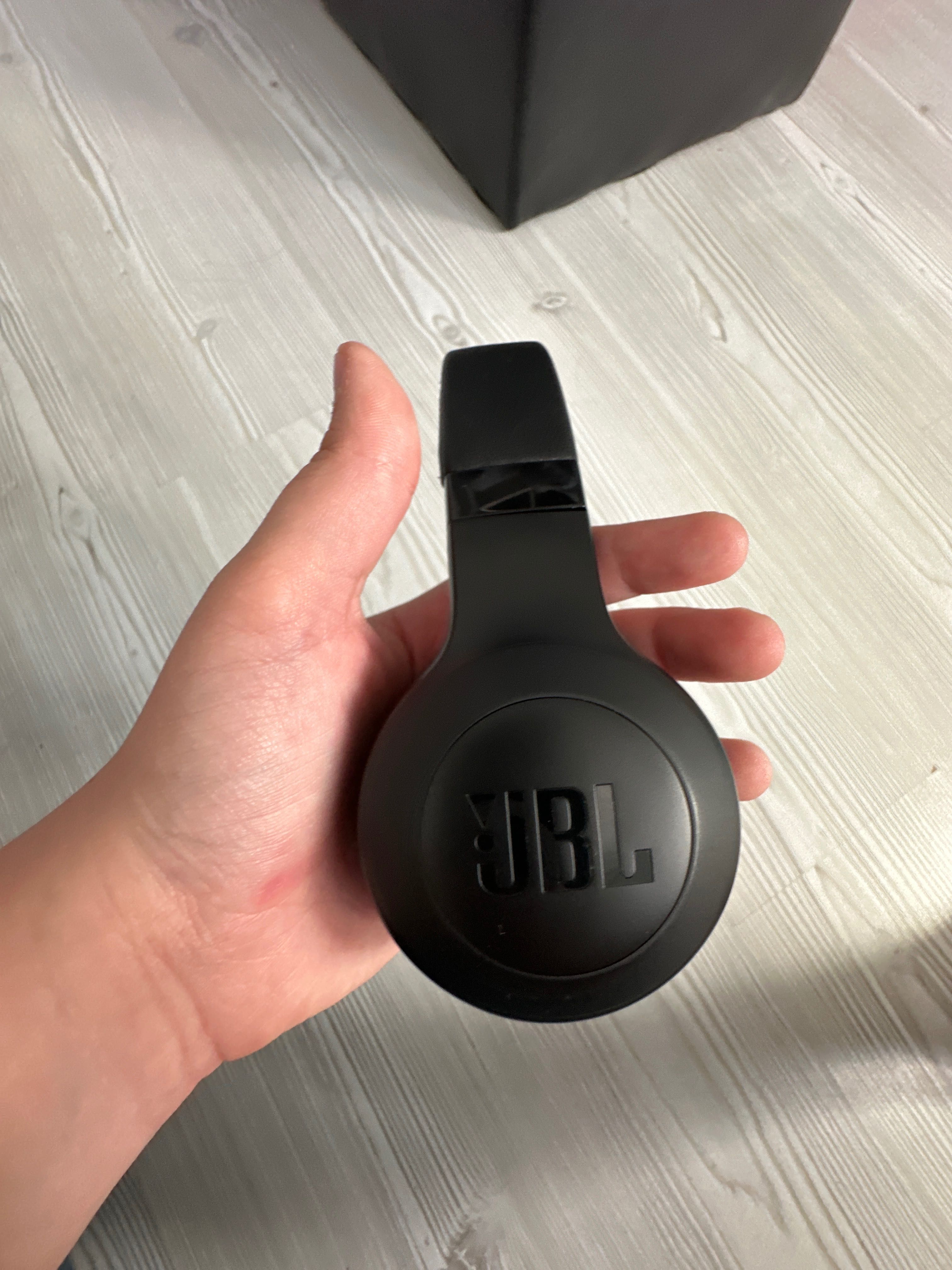 Vând căști JBL,sunt în stare ca nou ( puțin utilizate)