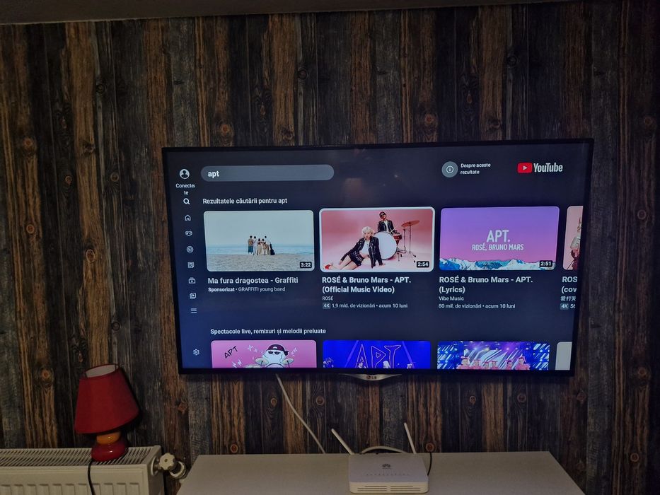 LG SMART TV  105cm