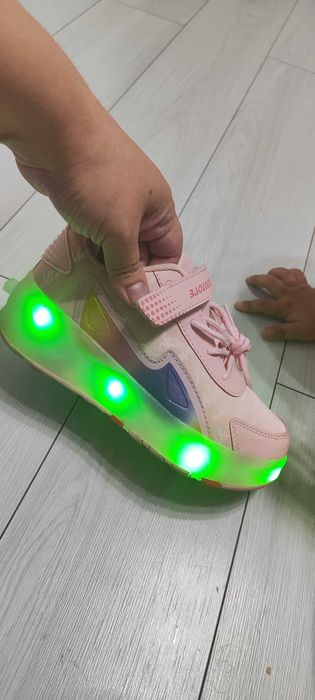 Кроссовки роликовые