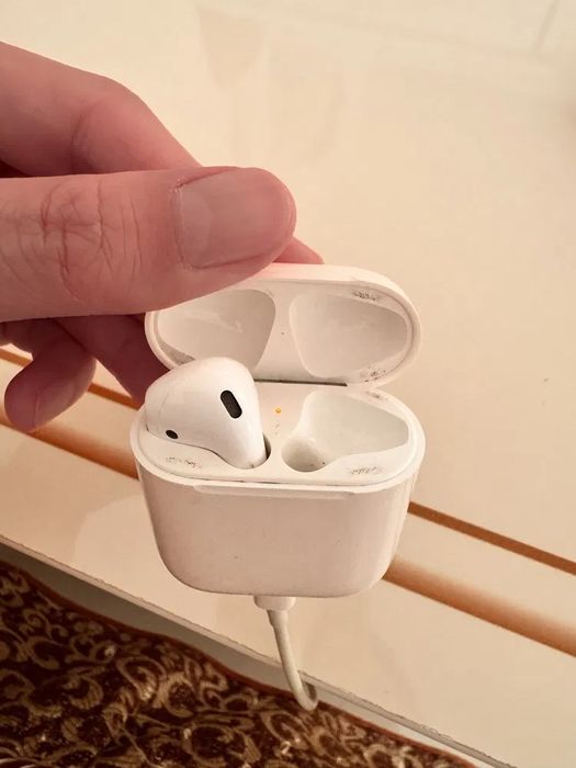 Airpods 2 оригинал кейс продам