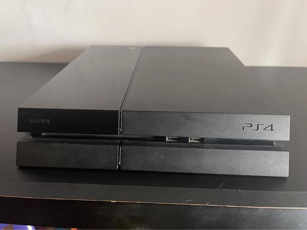 ps4, 1 manetă, 10 jocuri.