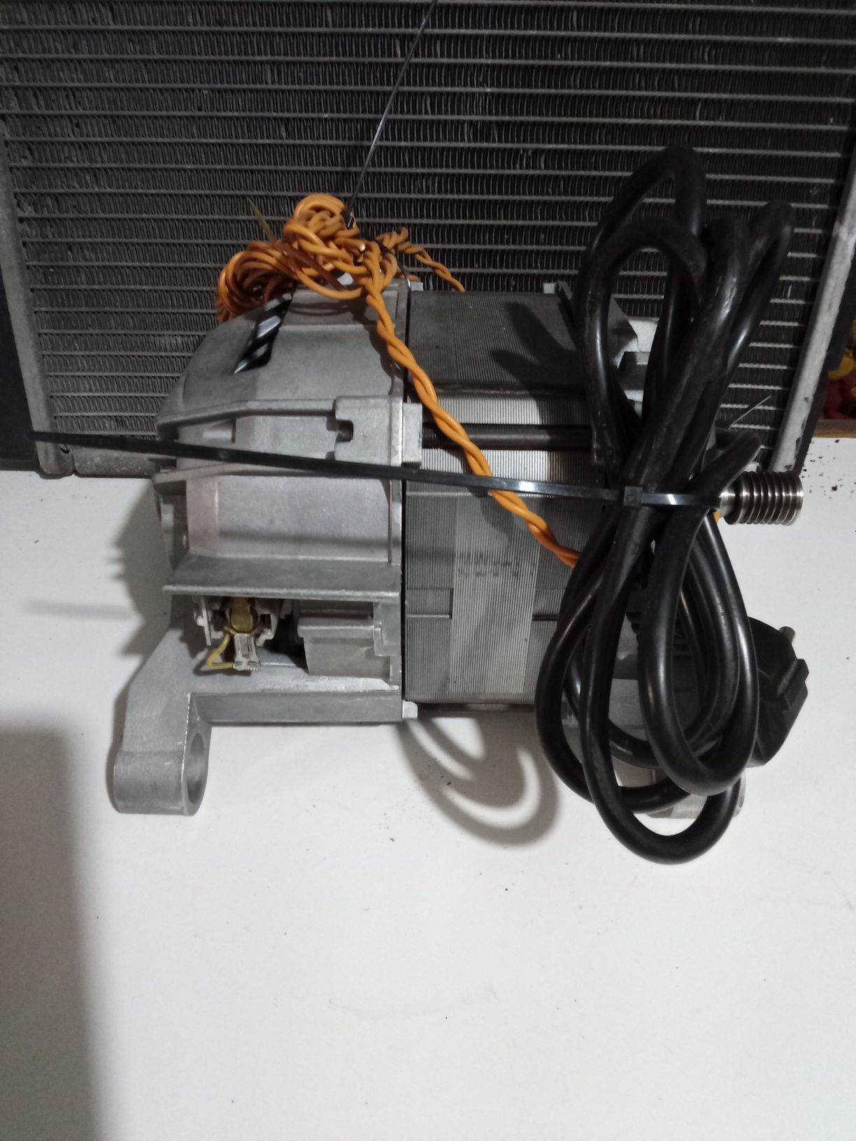 Електромотор 220v./350w/16000 об.,с ключ за регулиране на оборотите.