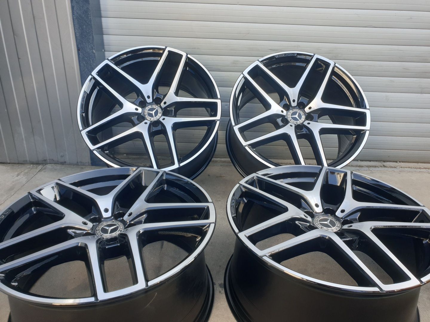 jante Mercedes GL E pe 21 AMG  doua latimi bicolere in stare ca noi