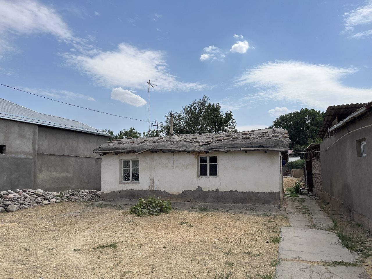 Уй сотилади Чирчик шахарда 2мкда 7 соток 55000$