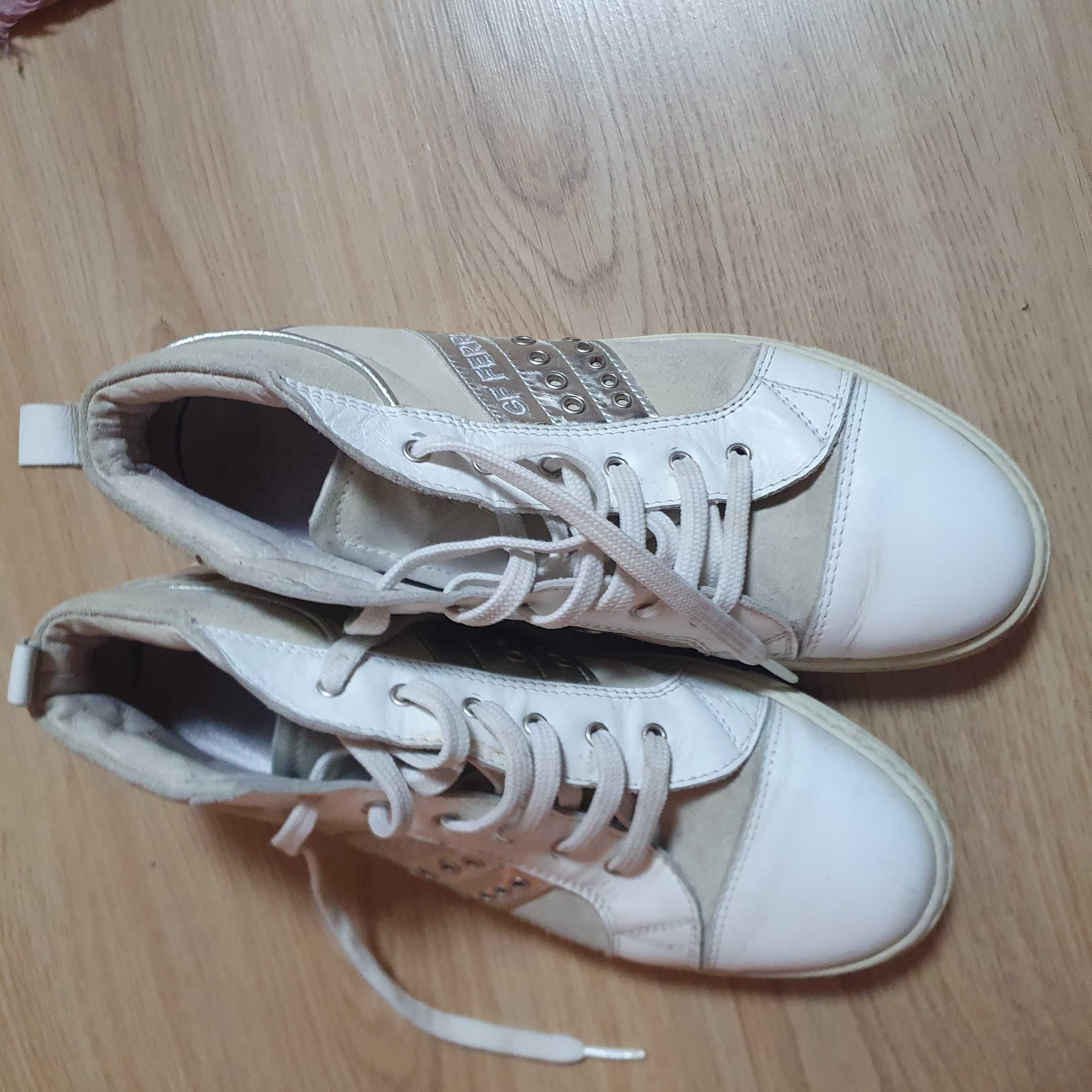 GF FERRE естествена кожа N38