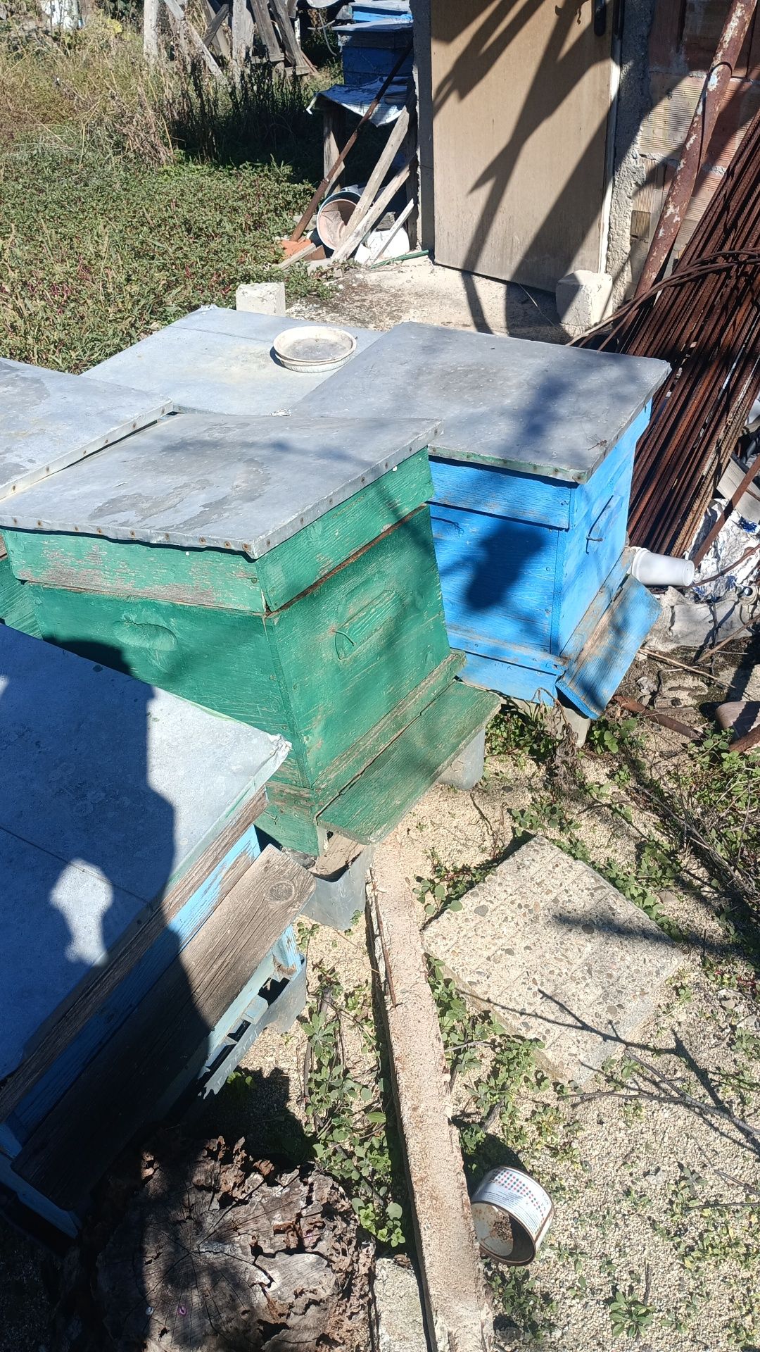 Продавам празни кошери
